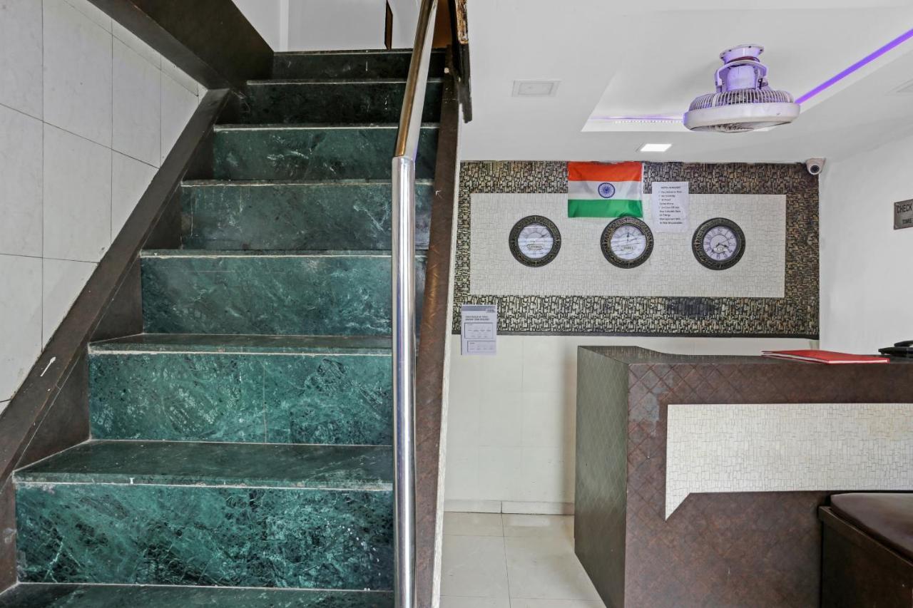 Oyo 84398 Maroshi Residency Mumbai Exterior foto